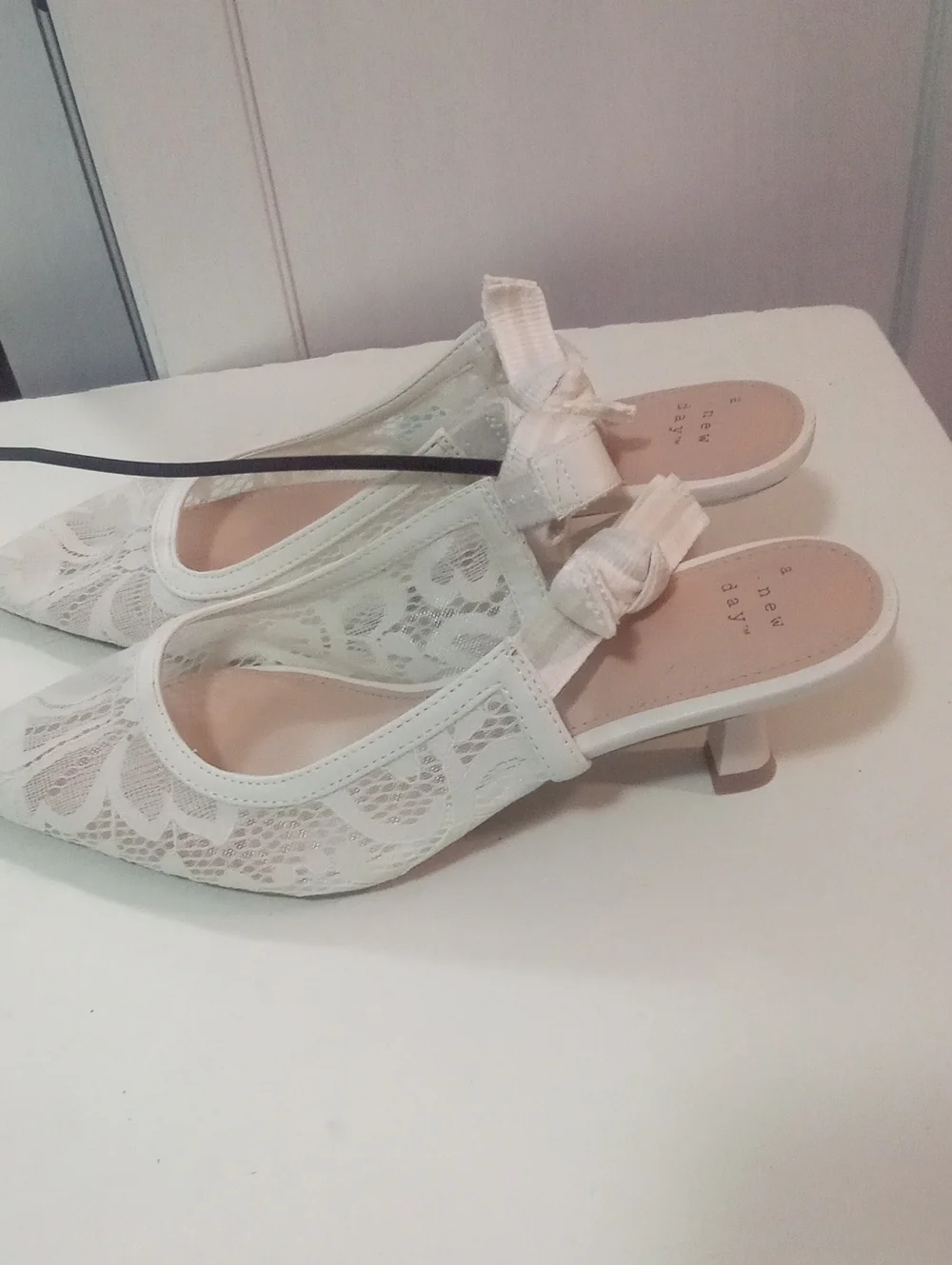 A New Day Sz 8 Ivory  Lace Slingback Heels FLAW